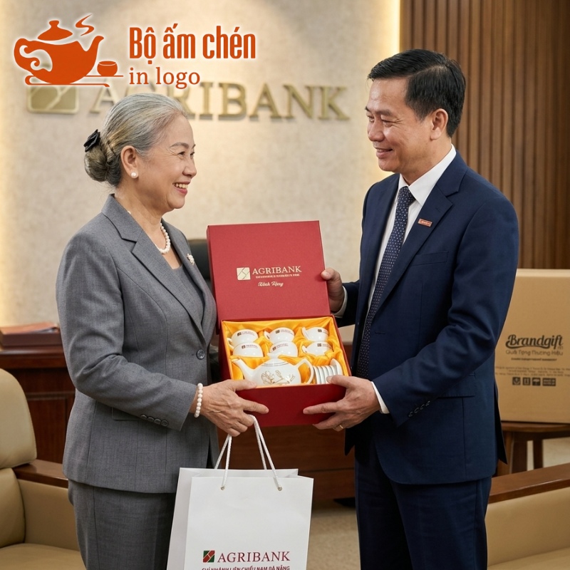bộ ấm chén men trắng in logo làm quà tri ân khách VIP của ngân hàng AGRIBANK