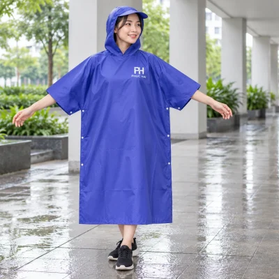 Minh họa người mặc áo mưa cài cạnh xanh tím với nhận diện PH PHUC HAI màu trắng