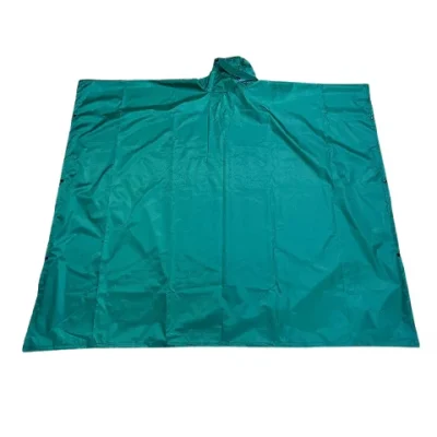 Ảnh thật áo mưa poncho xanh ngọc trải rộng, có một mũ và điểm cài hai cạnh