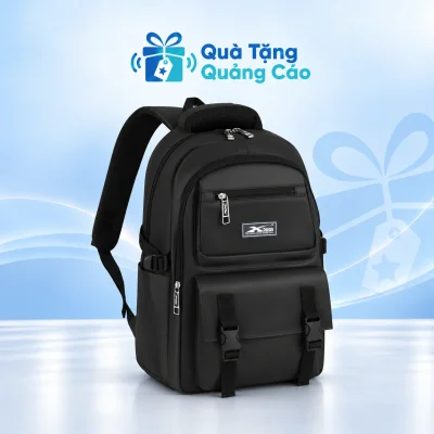 Balo XBag 02 đen có ngăn trước nổi và hai khóa gài trên nền thương hiệu
