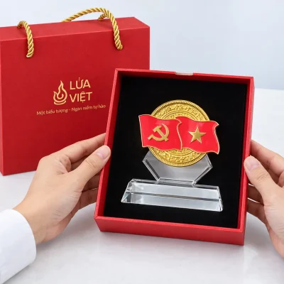 Minh họa mở hộp diêm định hình quai xách của biểu trưng Lửa Việt 10 × 9 cm