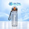 Bình nước 750 ml nắp đen viền cam trên nền Quà Tặng Quảng Cáo xanh nhạt