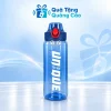 Bình nước 800 ml xanh dương nắp chốt đỏ trên nền Quà Tặng Quảng Cáo xanh nhạt
