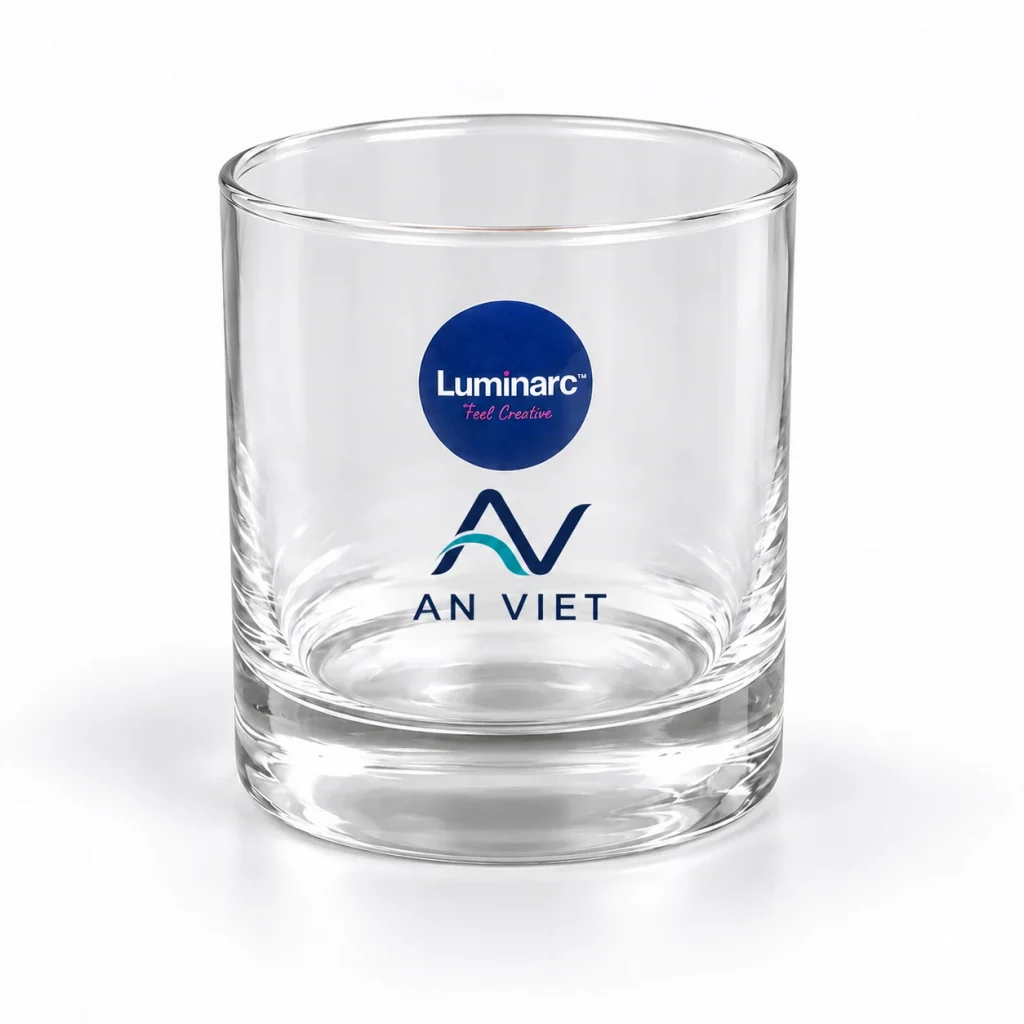 Minh họa biểu tượng AV và tên AN VIET dưới tem Luminarc trên ly 19122