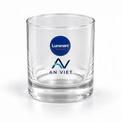 Minh họa biểu tượng AV và tên AN VIET dưới tem Luminarc trên ly 19122