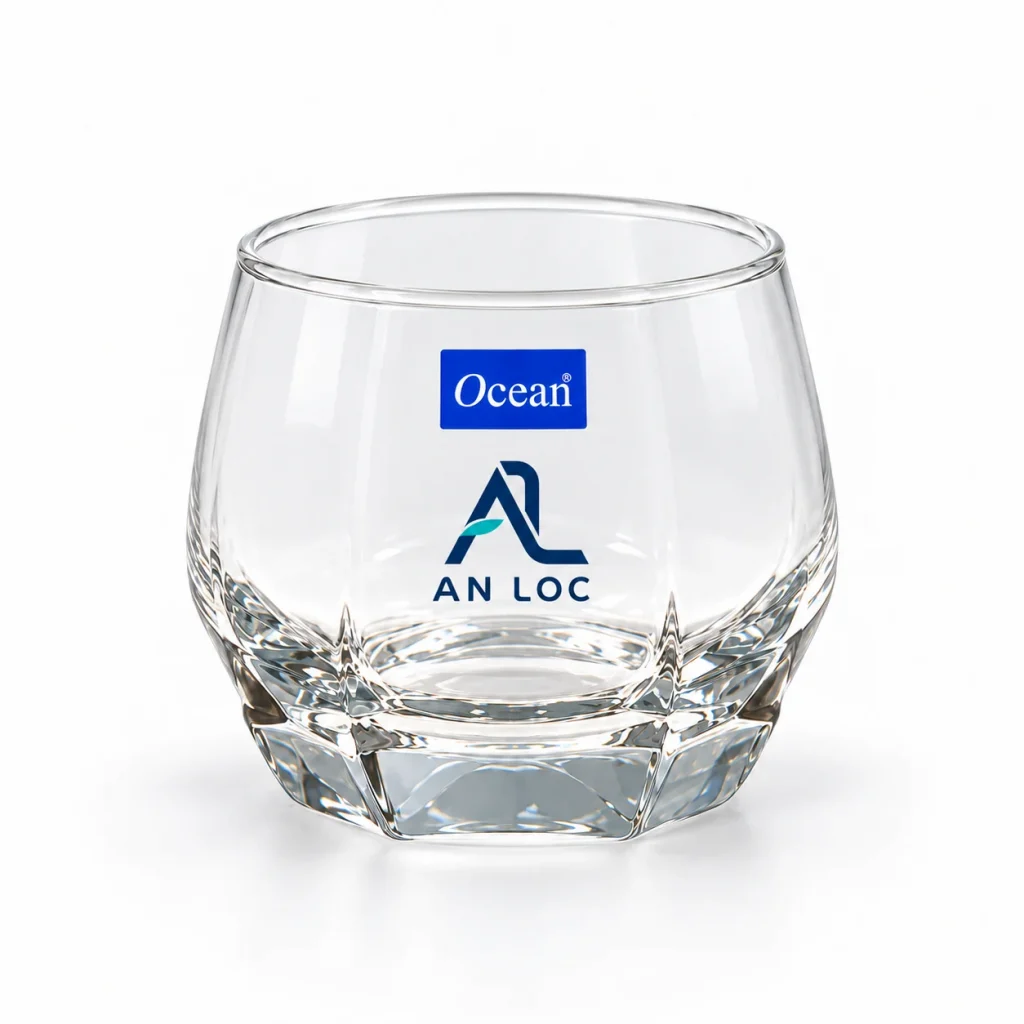 Minh họa biểu tượng AL và tên AN LOC phía dưới tem Ocean trên ly B17112