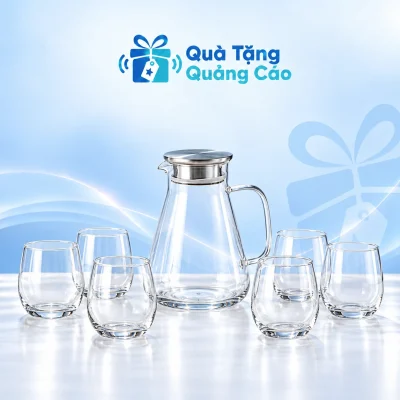 Bộ bình 1,3 lít và 6 ly bầu 340ml trên nền Quà Tặng Quảng Cáo