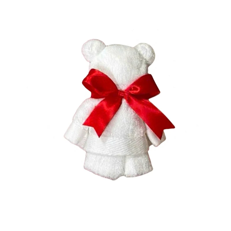 Tư liệu khăn cotton trắng gấp hình gấu, hai tai tròn và nơ đỏ, thấy nếp gấp cùng viền khăn