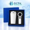 Minh họa ly trắng nắp bật và quạt mini trắng trong hộp xanh khay đen