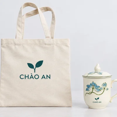 Minh họa nhận diện CHÀO AN một màu trên túi canvas và vùng men trống của cốc