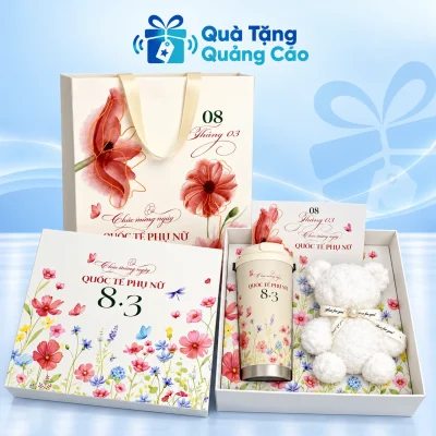 Minh họa ly nắp kem và khăn gấu trắng trong hộp hoa, kèm thiệp và túi giấy in sẵn