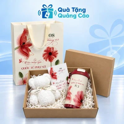 Minh họa ly nắp đỏ, khăn gấu trắng và thiệp trong hộp carton cùng túi 8/3