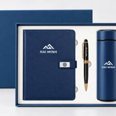 Minh họa nhận diện núi HAI MINH màu trắng trên sổ và bình, một vị trí trên bút đen