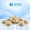 Bộ trà trúc vân đá kem nâu gồm ấm, sáu chén và bảy đĩa trên nền Quà Tặng Quảng Cáo