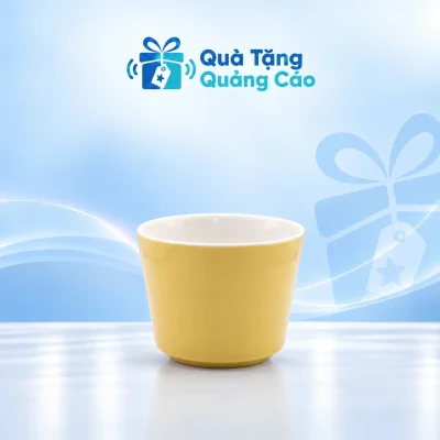 Cốc sứ Khánh An 220 ml màu vàng trên nền Quà Tặng Quảng Cáo