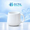 Cốc sứ trắng men bóng trên nền Quà Tặng Quảng Cáo xanh nhạt