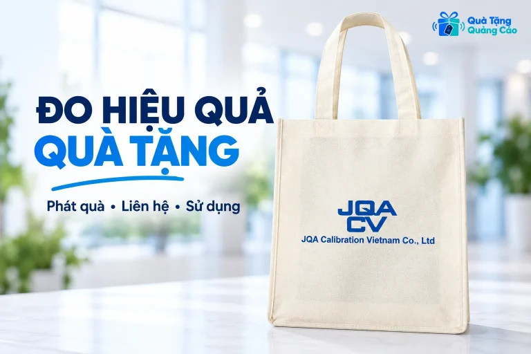 Túi màu kem in nhận diện JQA cùng tiêu đề đo hiệu quả quà tặng