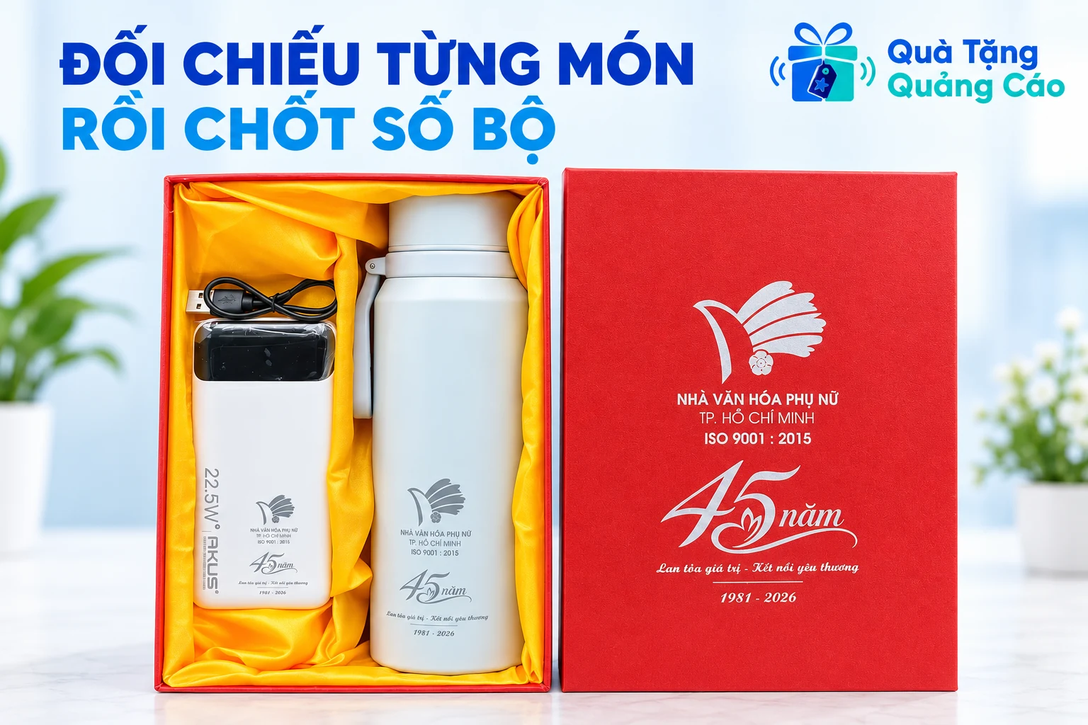 Bộ mẫu có bình trắng, sạc dự phòng và dây đi cùng trong hộp đỏ lót vàng