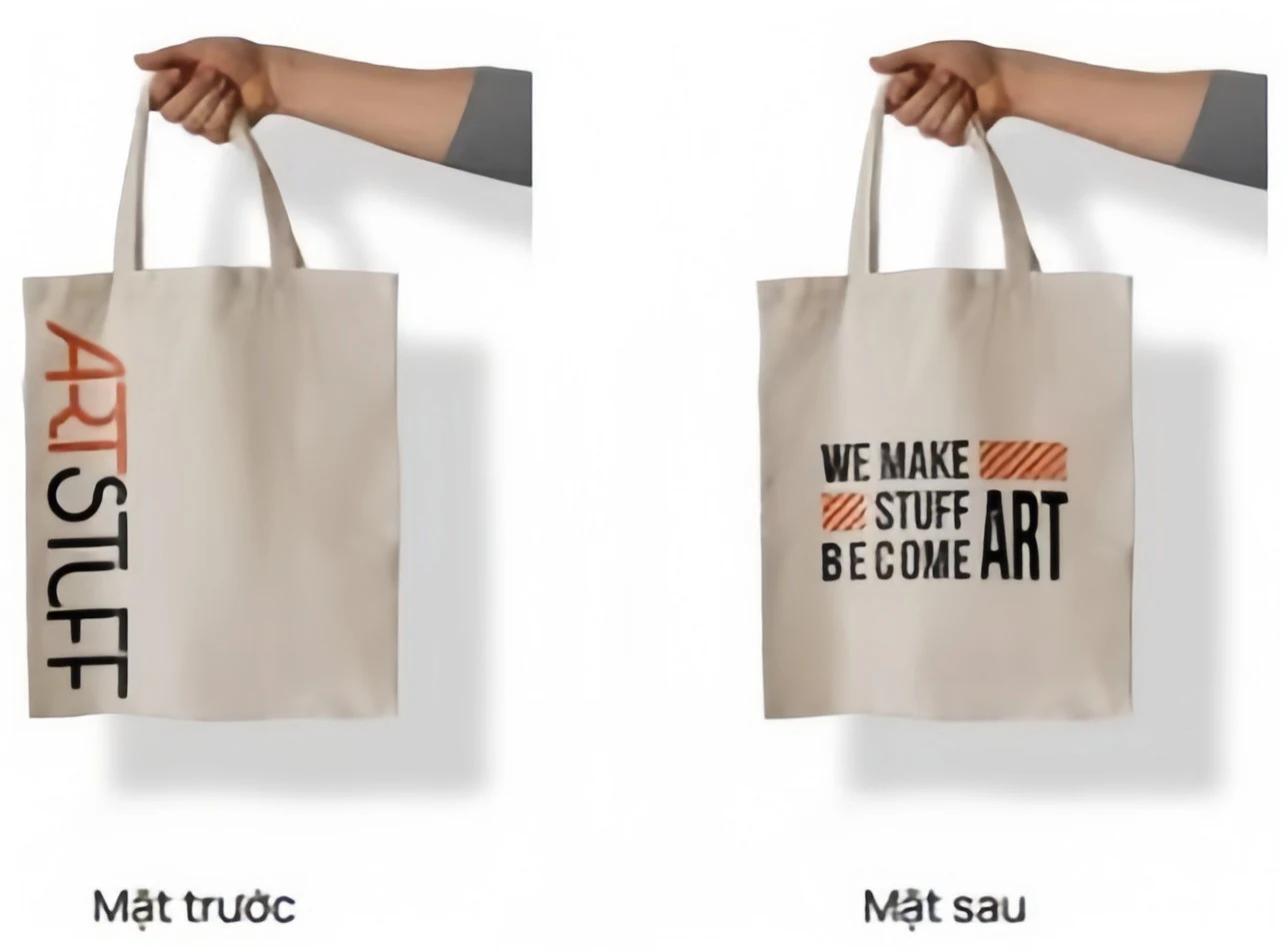 Hai mặt túi canvas màu kem: mặt trước ARTSTUFF, mặt sau có bố cục chữ khác
