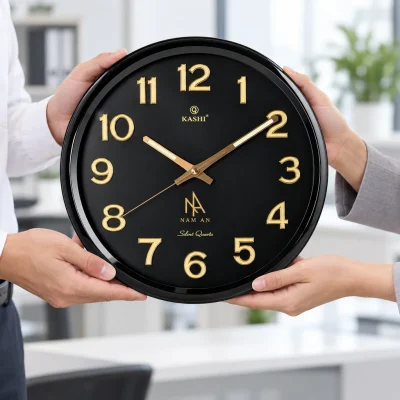 Minh họa trao đồng hồ Kashi HM223 in logo làm quà