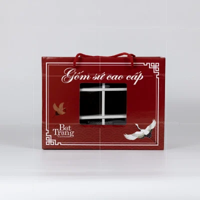 Ảnh tham khảo hộp carton đỏ, ô cửa phía trước và vách ngăn trắng bên trong