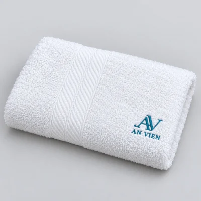 Minh họa hình thêu AV AN VIEN một màu trên góc khăn cotton trắng