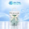 Khăn mặt xanh nhạt gấp gấu trong túi trong suốt trên nền Quà Tặng Quảng Cáo