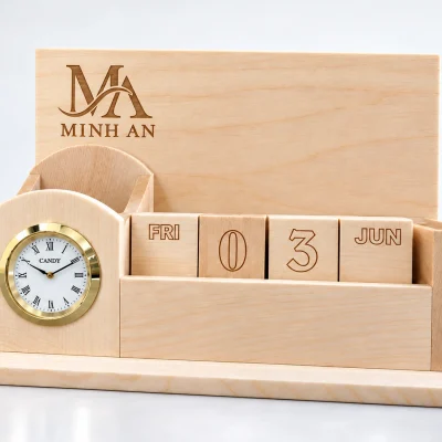 Mô phỏng khắc MINH AN trên bảng lưng lịch gỗ L02
