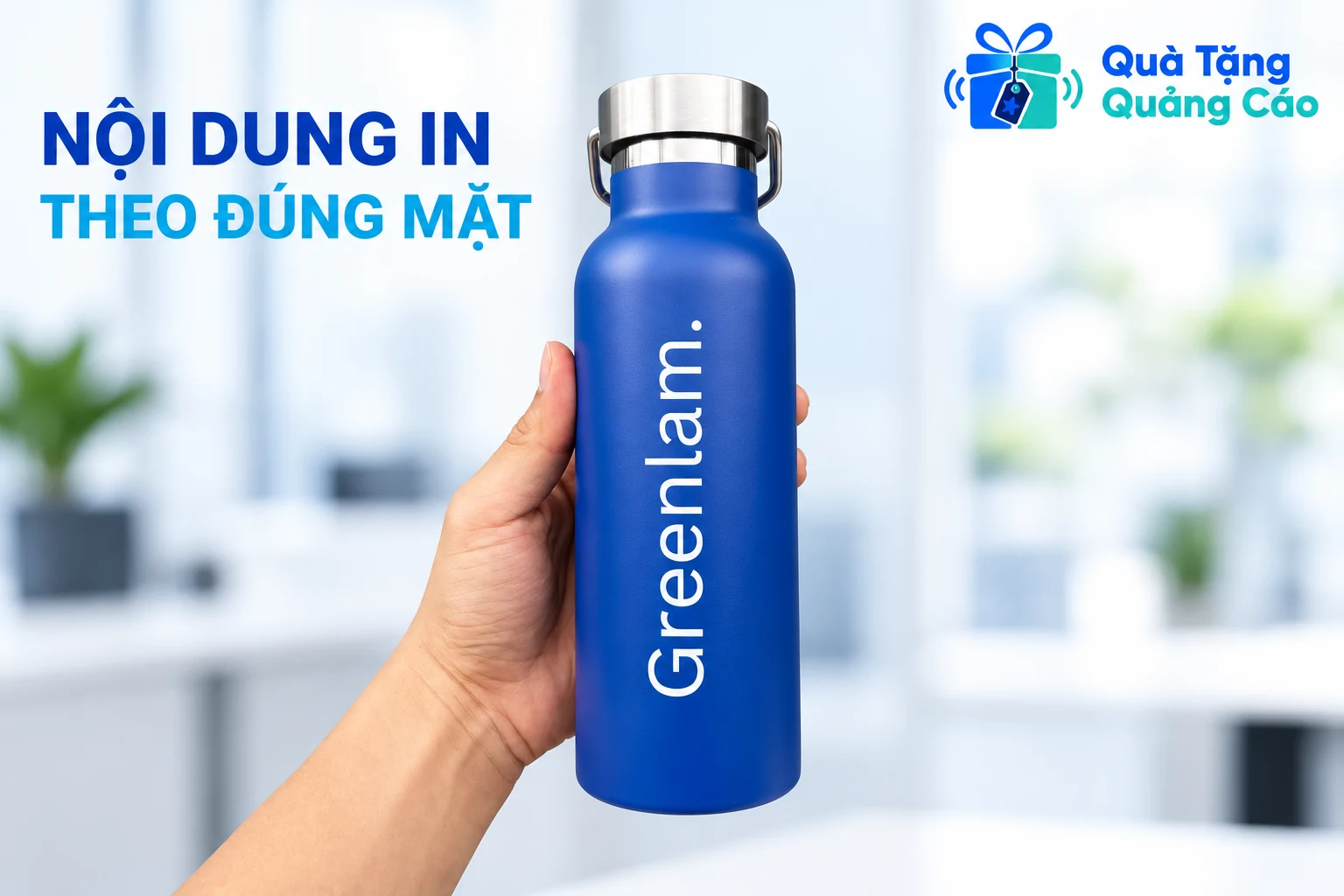 Tay cầm bình xanh in chữ Greenlam dọc thân trong cảnh đã chỉnh nền