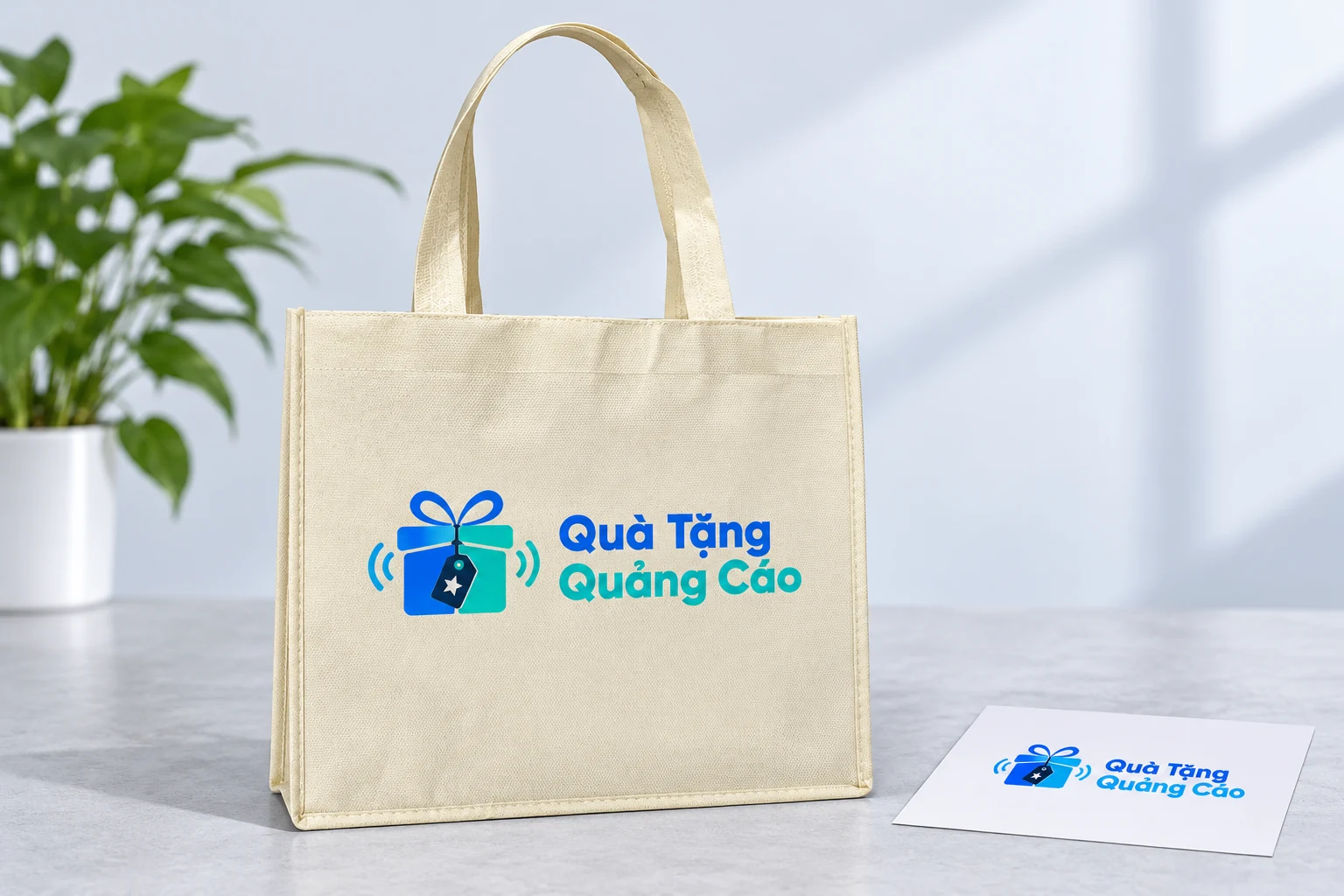 Logo Quà Tặng Quảng Cáo minh họa giữa mặt túi kem