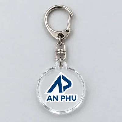 Minh họa toàn dáng móc khóa mica tròn AN PHU khoen móc khỉ