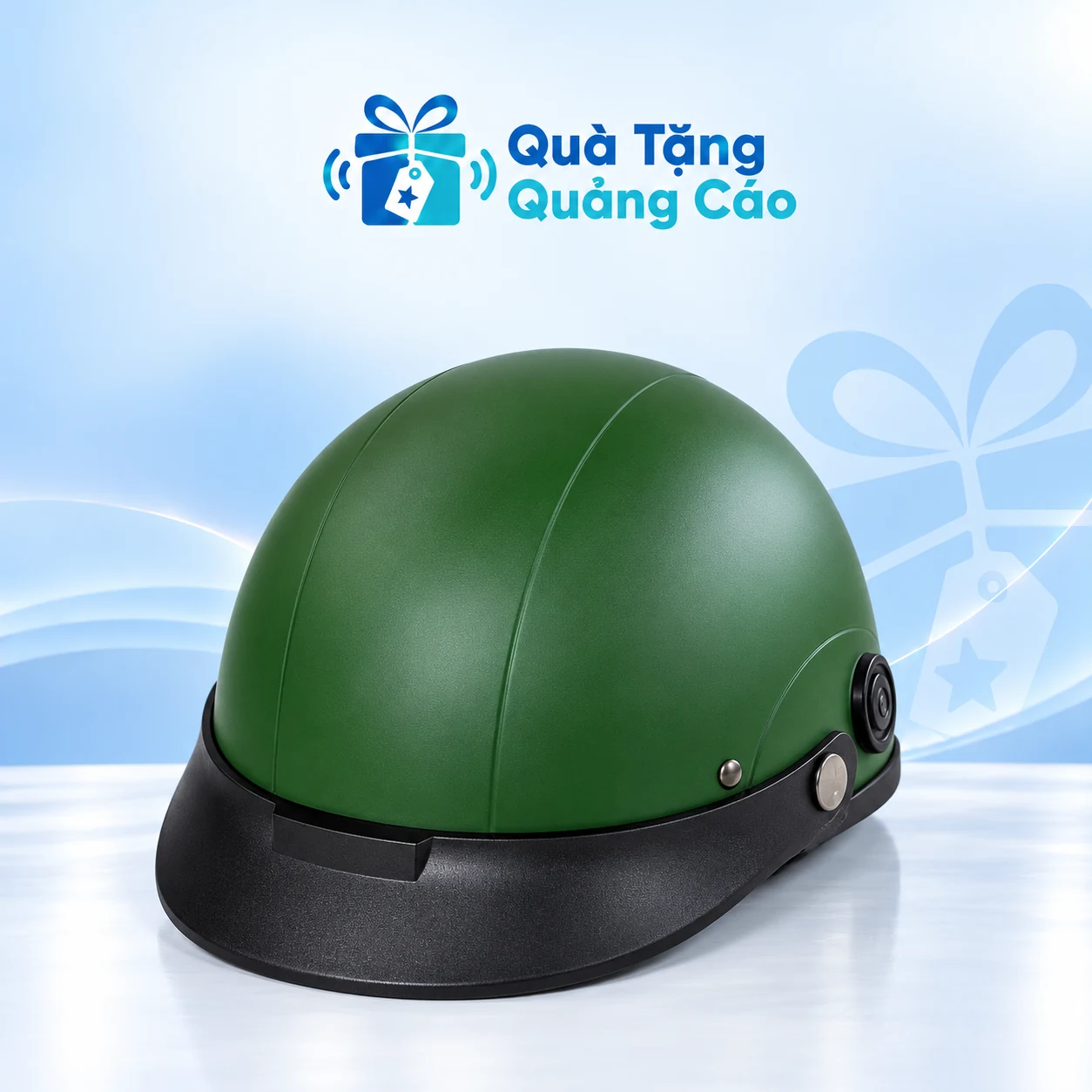 Mũ Hali xanh trên nền xanh nhạt Mũ bảo hiểm Hali xanh lá đậm với lưỡi đen trên nền Quà Tặng Quảng Cáo