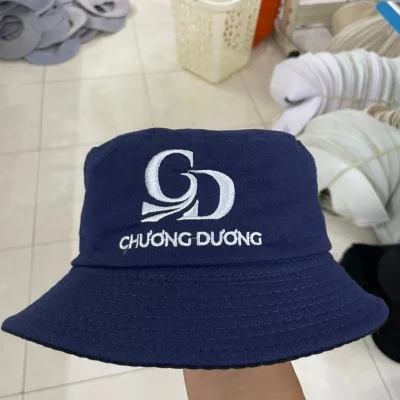 Ảnh thật mũ bucket xanh navy, thân thấp và vành may nhiều đường chỉ
