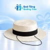Mũ lá buông trắng hai lớp với đai đen trên nền Quà Tặng Quảng Cáo