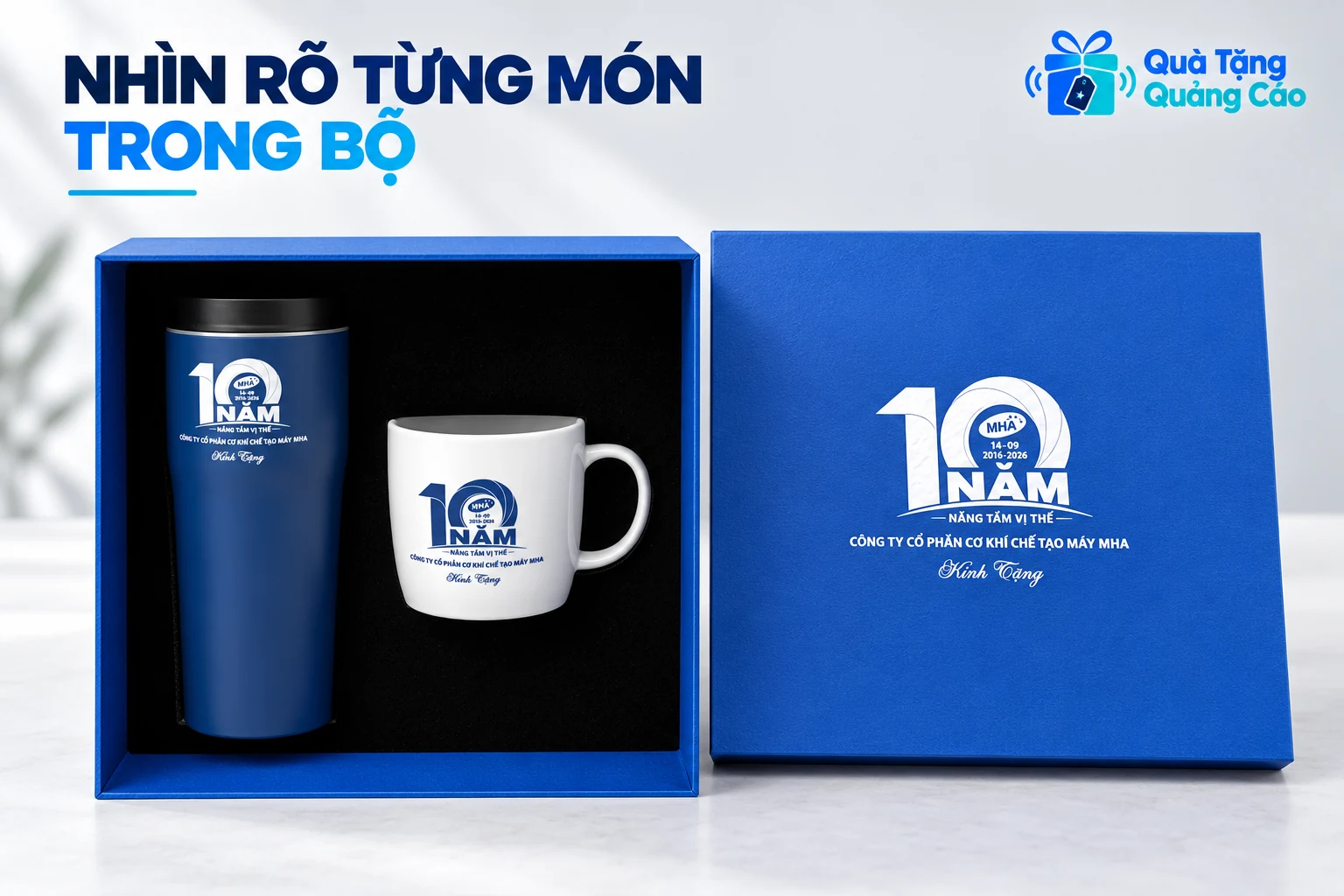 Hộp xanh chứa bình xanh và cốc trắng cùng nắp hộp rời theo ảnh mẫu MHA
