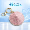 Móc khóa nón gấm hồng trên nền Quà Tặng Quảng Cáo