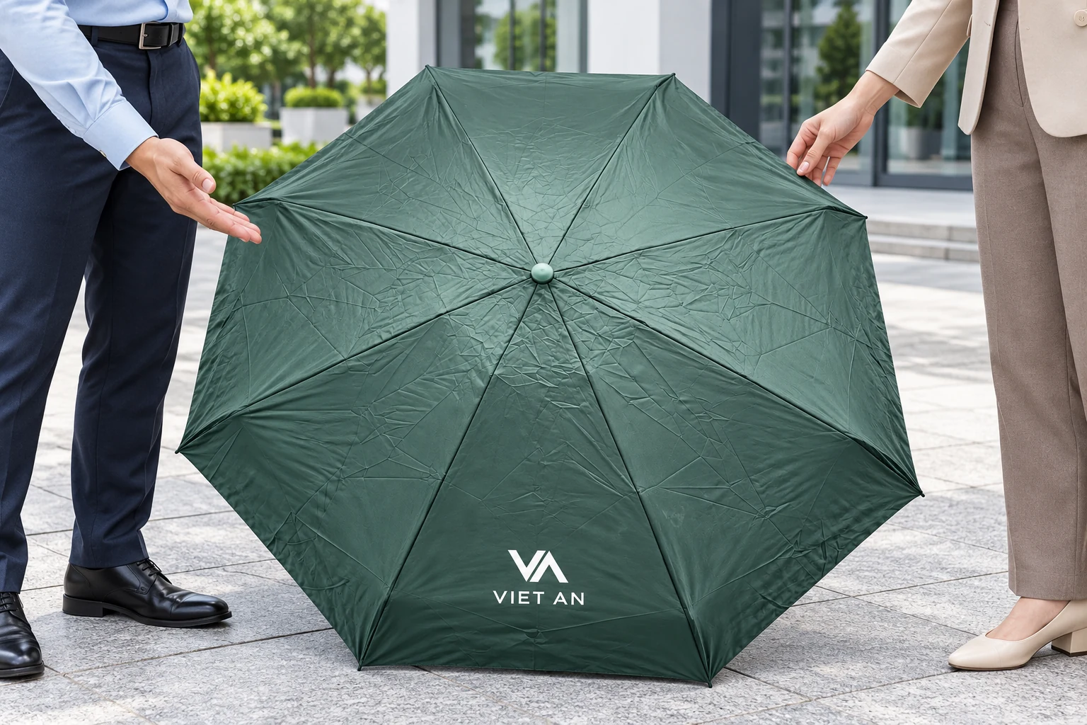 Minh họa giới thiệu ô xanh rêu in logo làm quà doanh nghiệp Minh họa giới thiệu ô xanh rêu in logo làm quà doanh nghiệp
