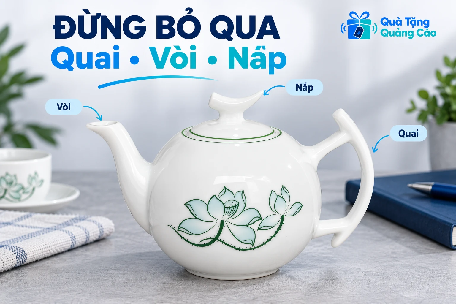 Cận ấm sứ hoa sen với chỉ dẫn đúng vị trí nắp, vòi và quai