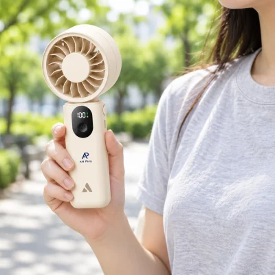 Minh họa cầm quạt PE02 màu kem ngoài trời