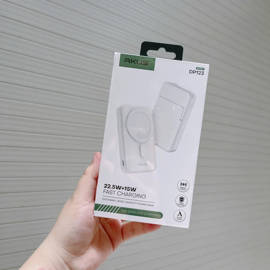 Hộp AKUS DP123 trắng xanh ghi 10.000 mAh, 22,5 W và sạc không dây 15 W