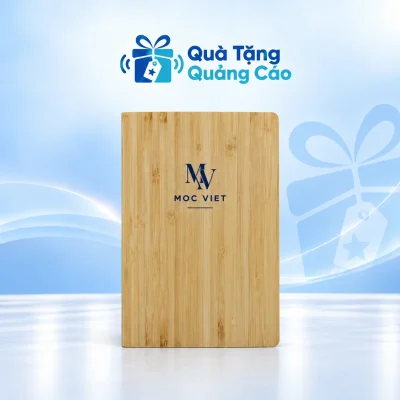 Sổ bìa tre trên nền thương hiệu Quà Tặng Quảng Cáo