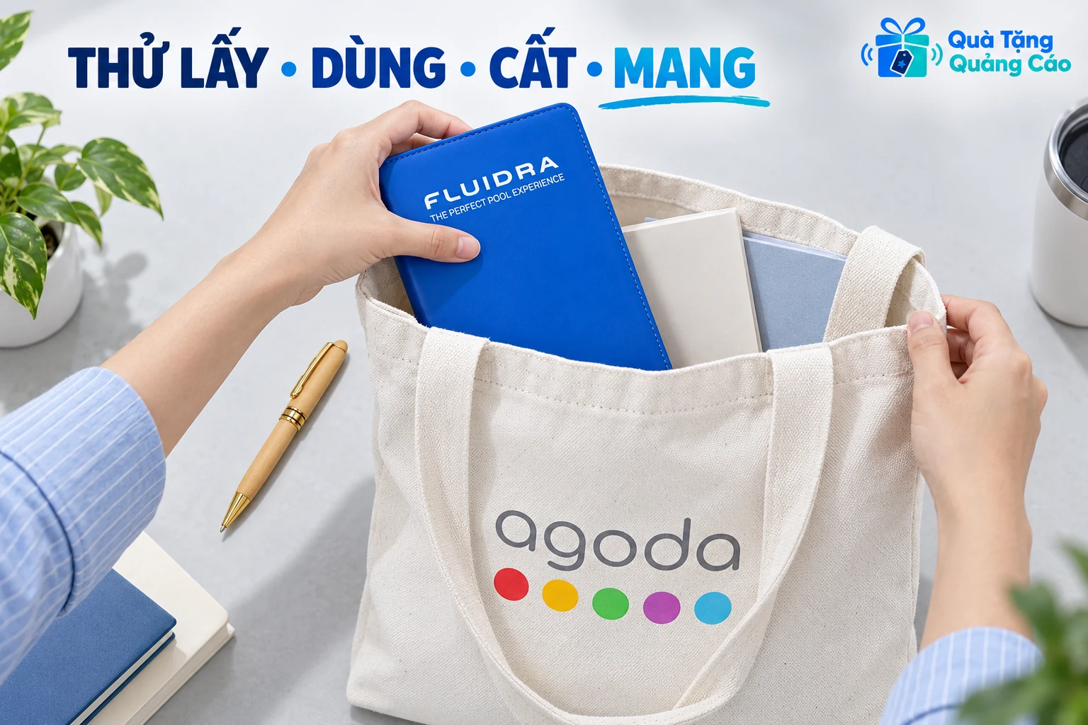 Thử lấy sổ, đặt bút và cất tài liệu vào túi trước khi mang đi