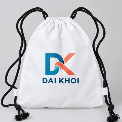 Minh họa nhận diện DK DAI KHOI xanh cam trên túi rút canvas trắng