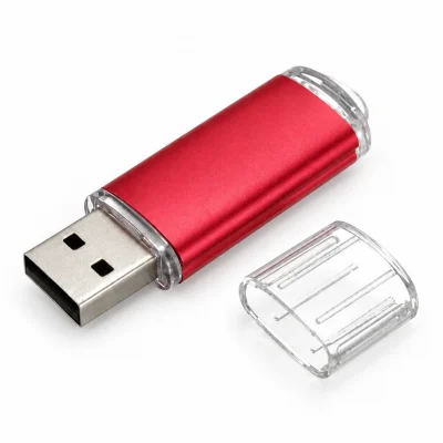 Cận thân kim loại đỏ, đầu kết nối và nắp trong suốt của USB UKV 024