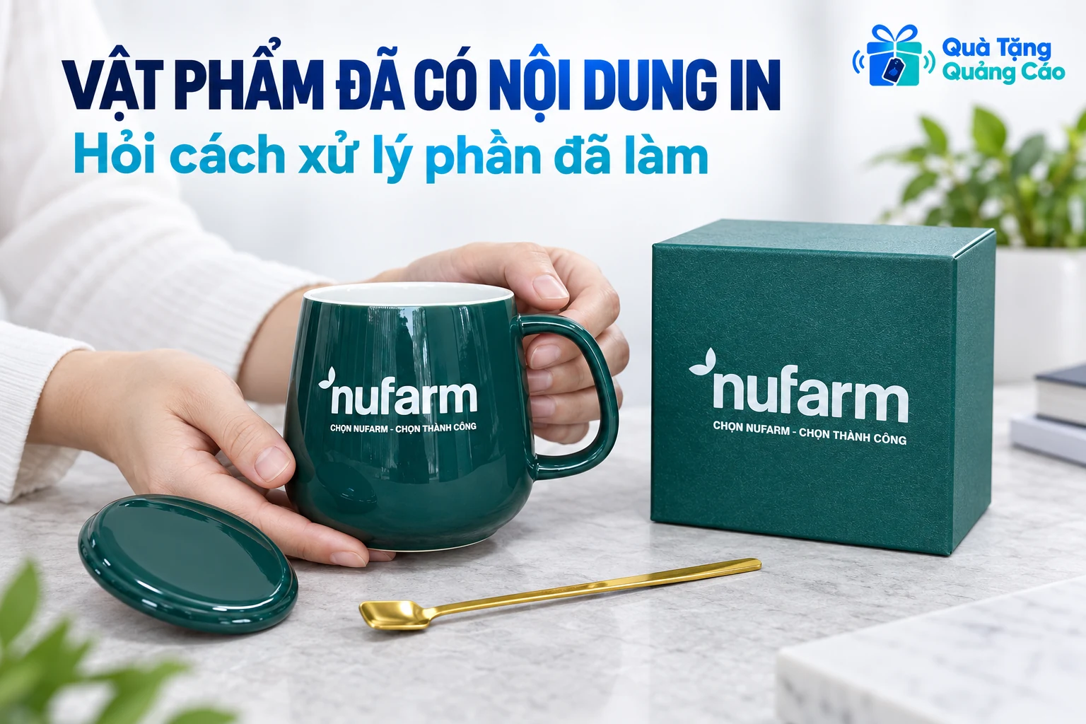 Cốc và hộp xanh đã có nội dung in trong mẫu tham khảo
