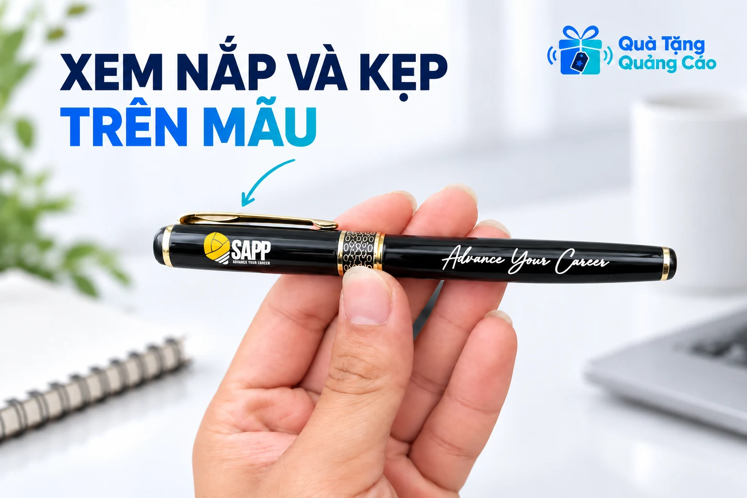 Cận nắp đang đóng, kẹp vàng và thân bút đen SAPP theo ảnh mẫu