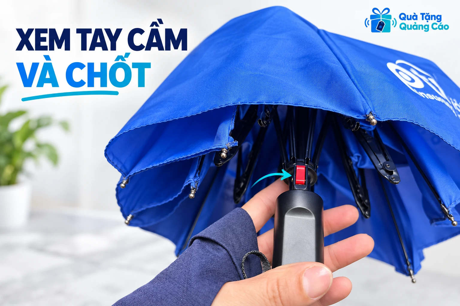 Cận tay cầm, chốt đỏ và phần ô đang được giữ theo ảnh mẫu